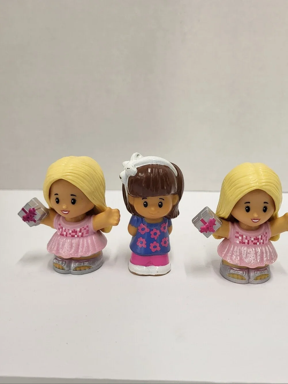Fisher Price Little People-lot of 3 - Mia And 2 Barbie Party Figure With Present